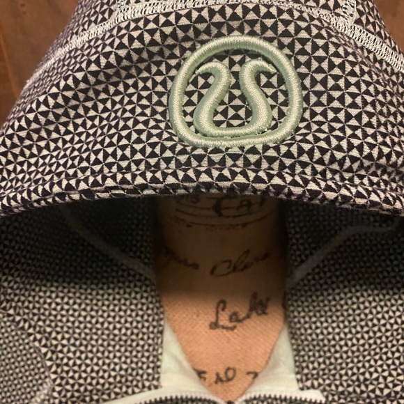 Excellent condition!! Lululemon jacket. - Picture 3 of 6